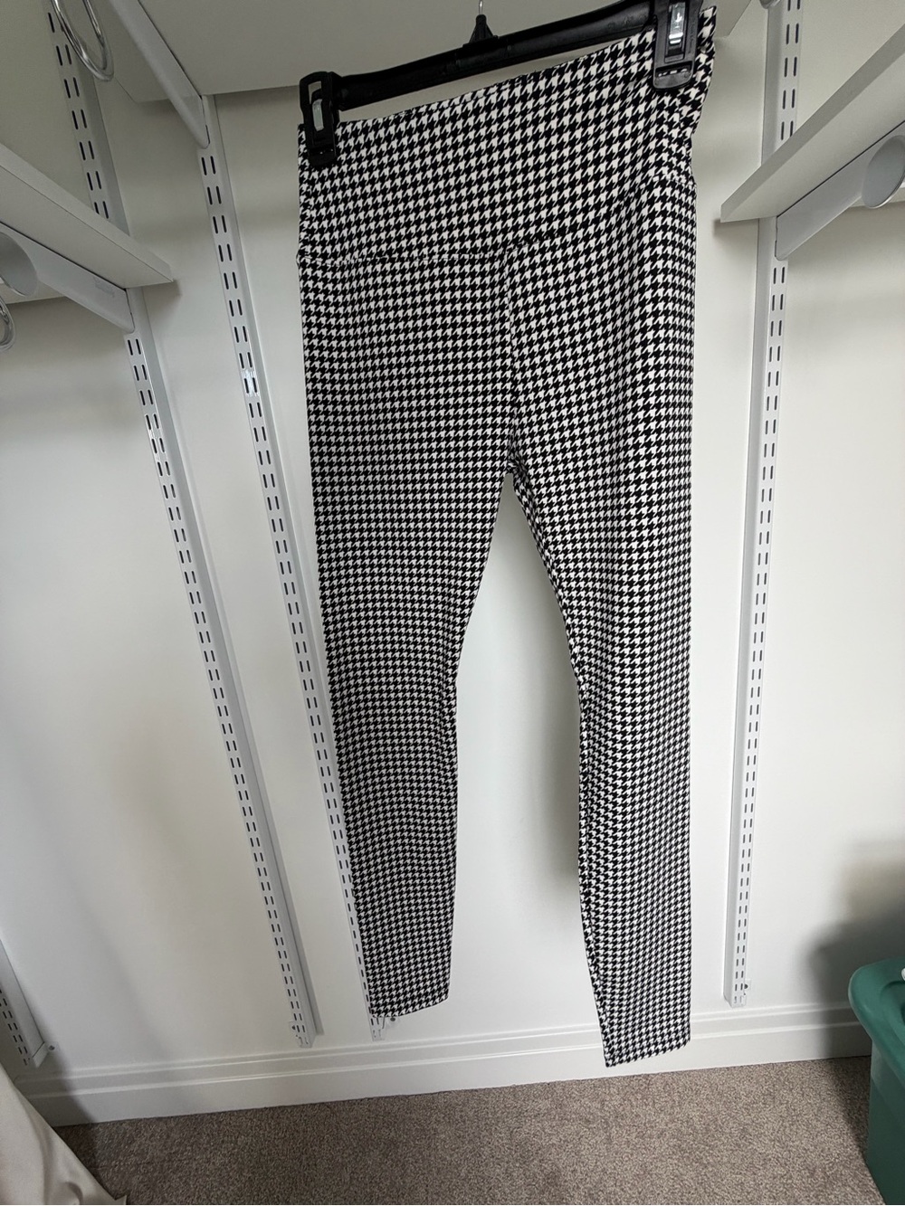 Lou & Grey Black and White Houndstooth Skinny Pants